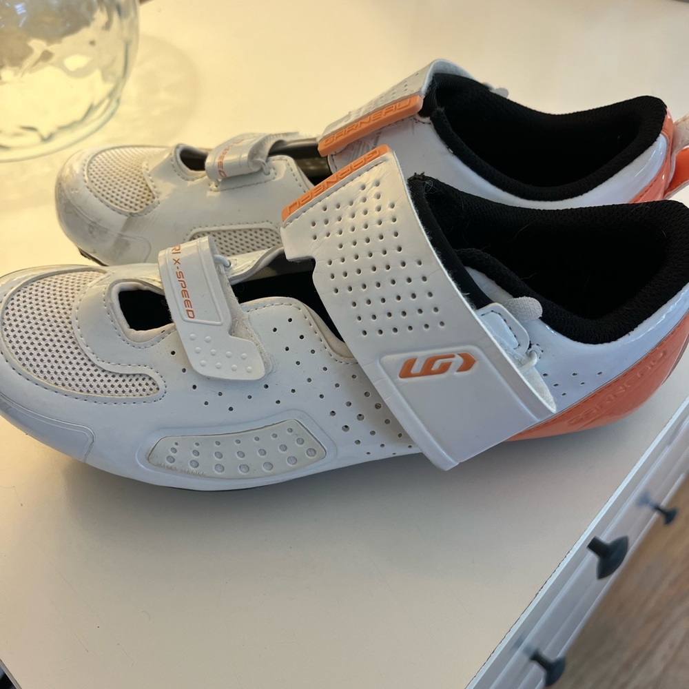 Garneau size 8 spin shoes